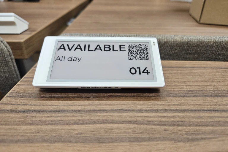 Smart Desk Label showing availability on a shared workstation