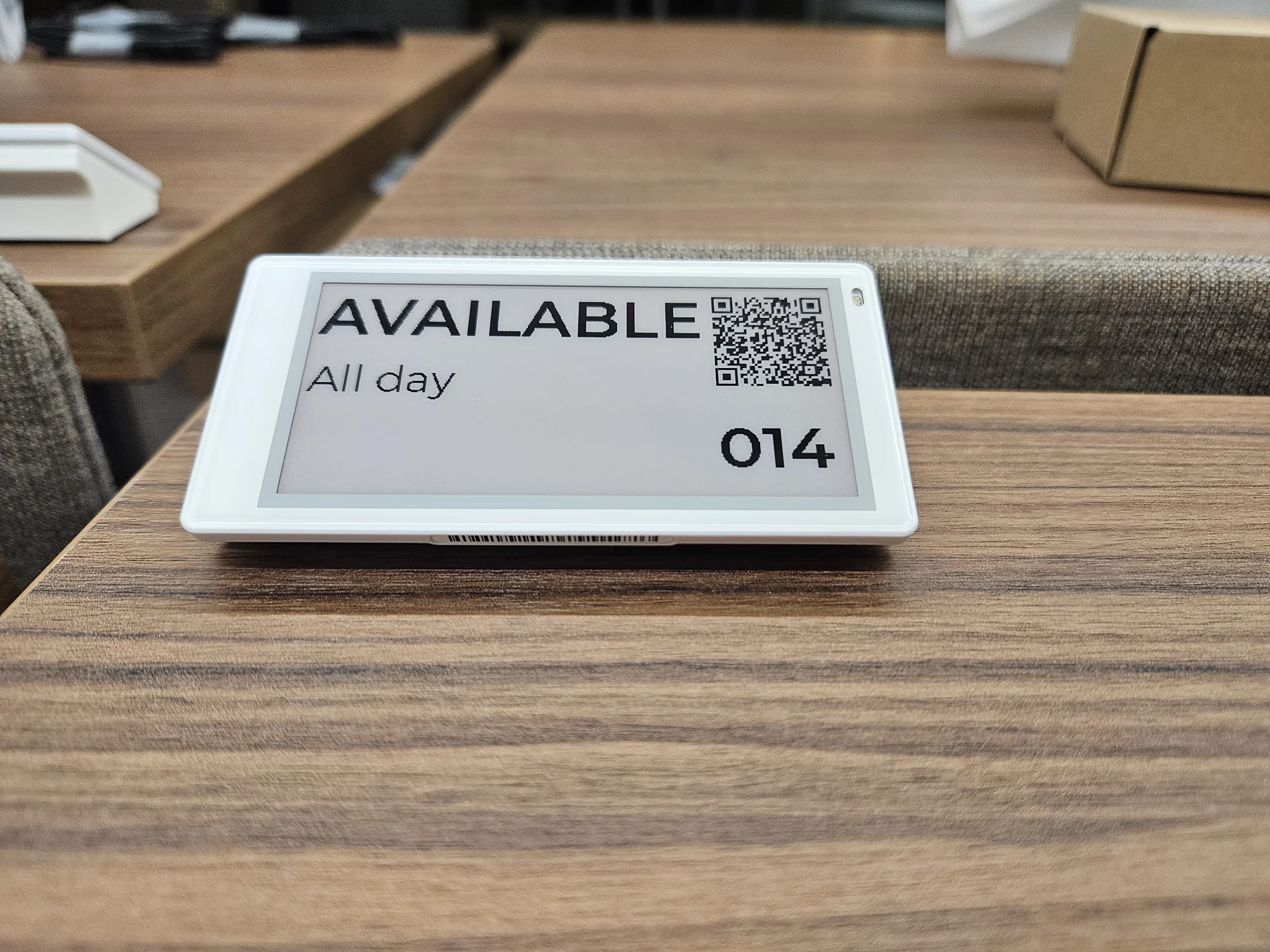 Smart Desk Label showing availability on a shared workstation